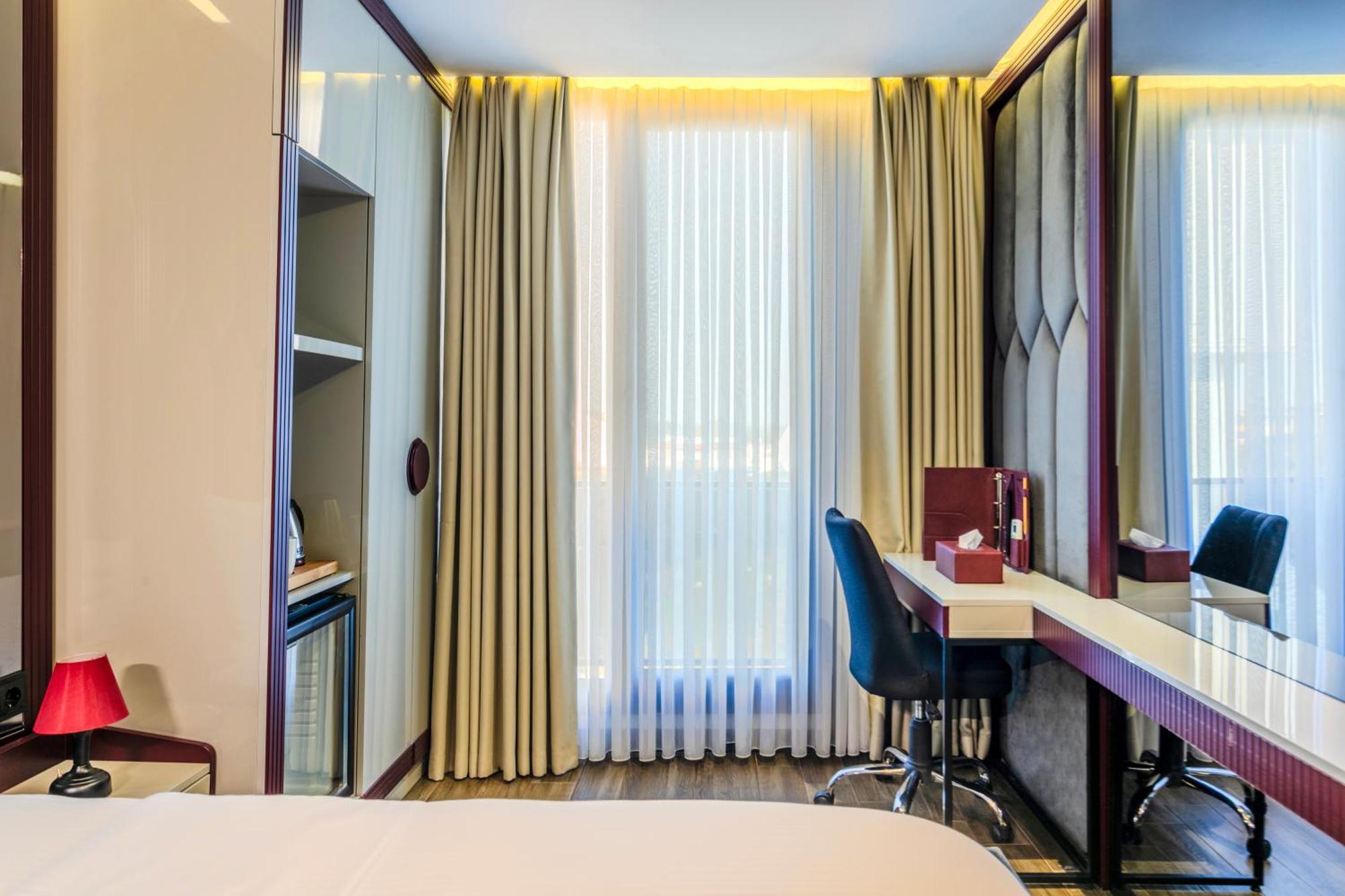 Heaven Premium Hotel Restaurant & Airport Shuttle Arnavutkoy Bagian luar foto